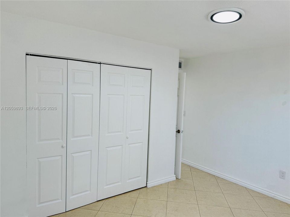 For Rent: $2,500 (2 beds, 2 baths, 977 Square Feet)