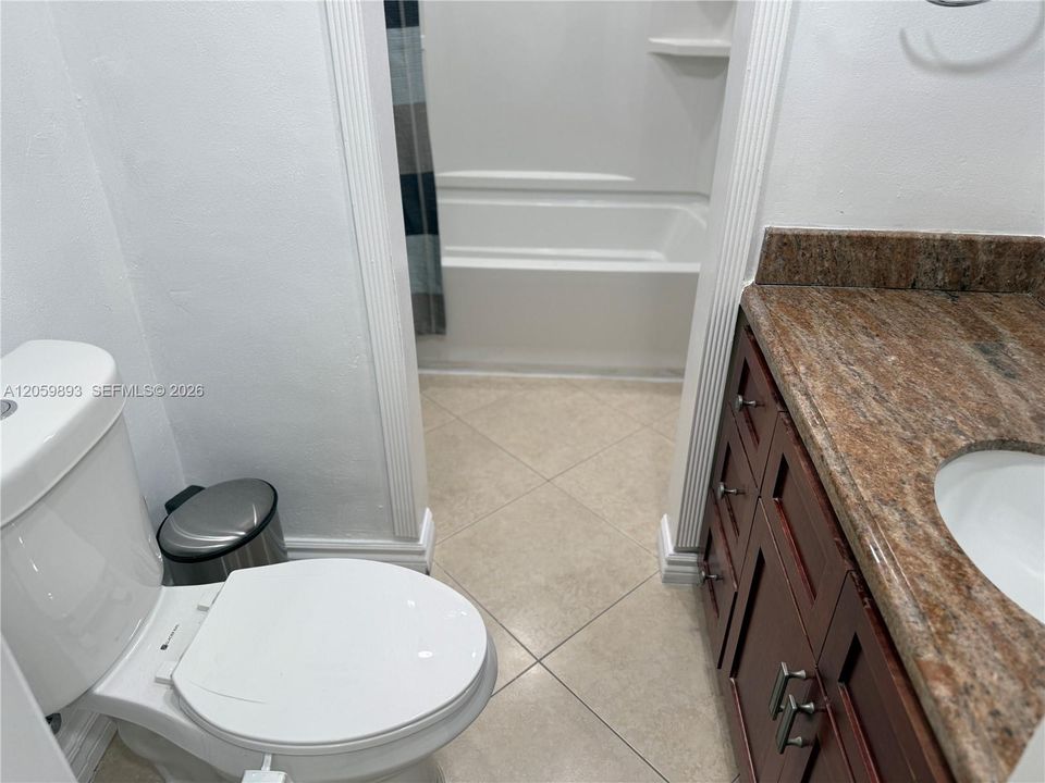 For Rent: $2,500 (2 beds, 2 baths, 977 Square Feet)