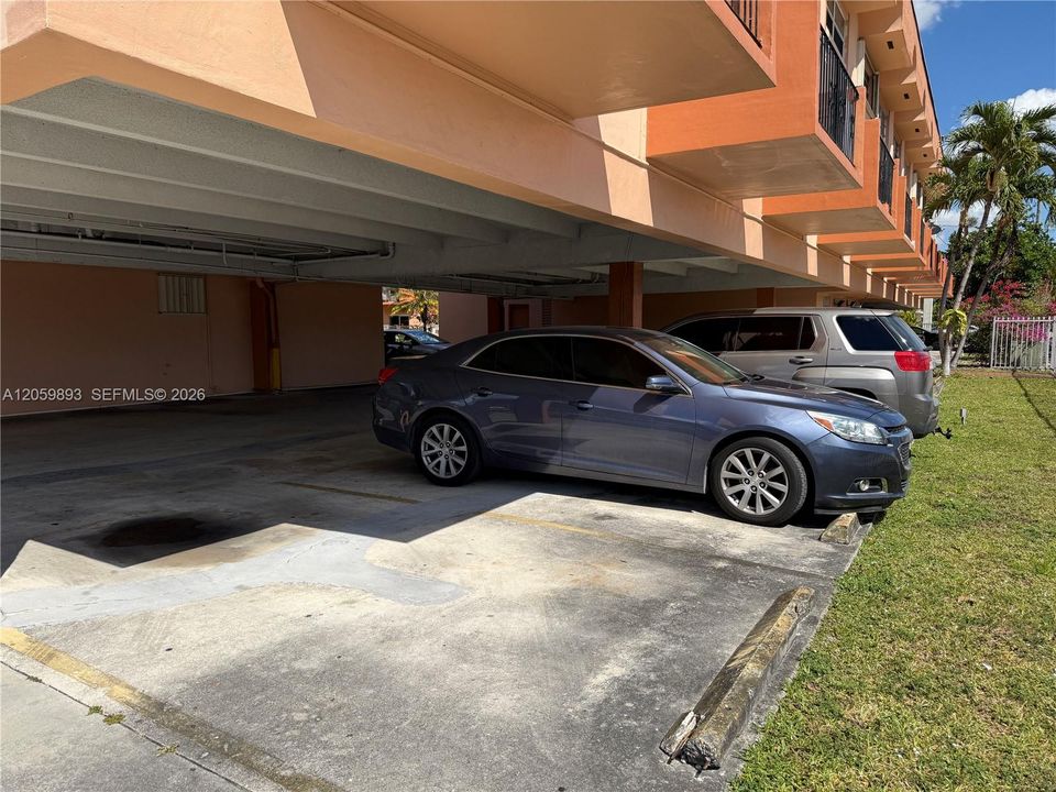 For Rent: $2,500 (2 beds, 2 baths, 977 Square Feet)