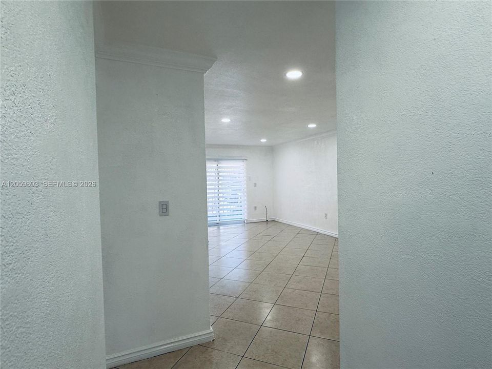 For Rent: $2,500 (2 beds, 2 baths, 977 Square Feet)