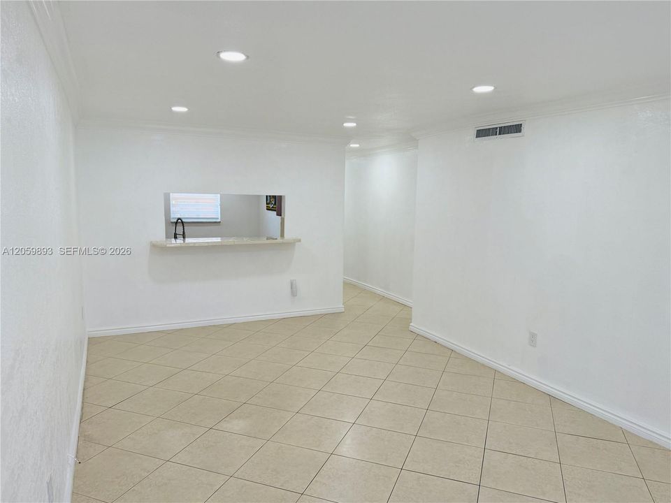 For Rent: $2,500 (2 beds, 2 baths, 977 Square Feet)