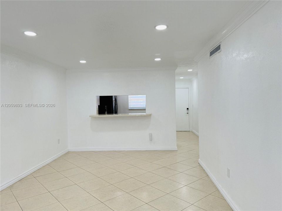 For Rent: $2,500 (2 beds, 2 baths, 977 Square Feet)