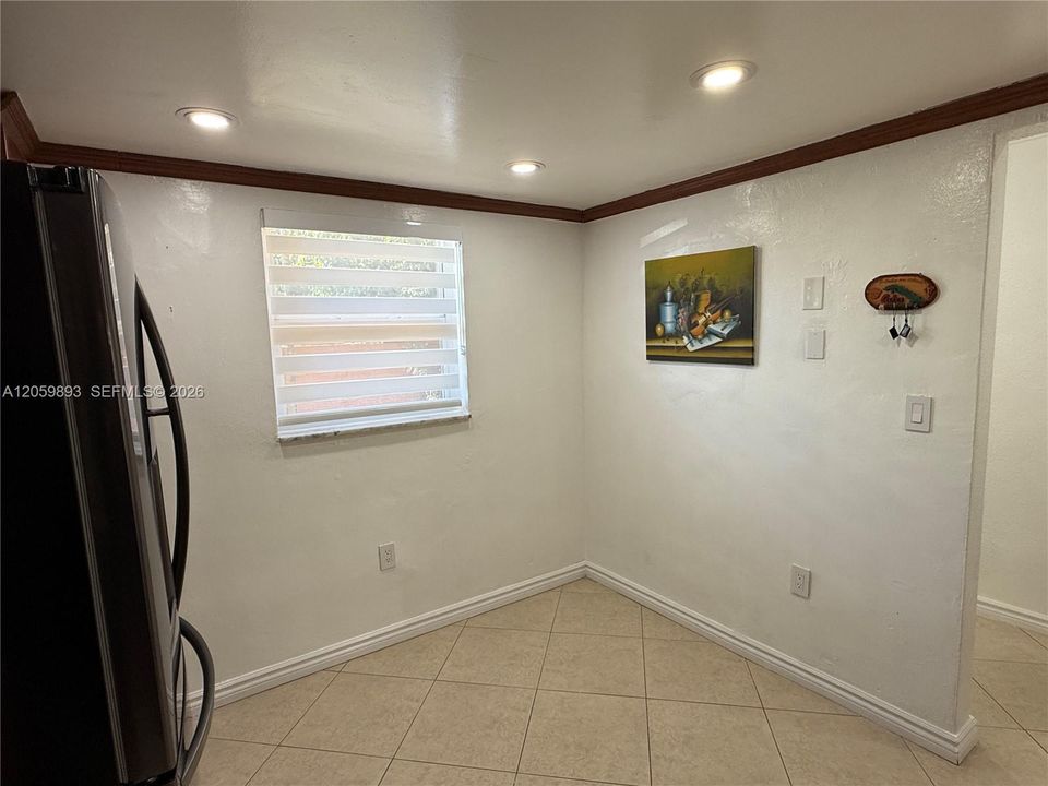 For Rent: $2,500 (2 beds, 2 baths, 977 Square Feet)