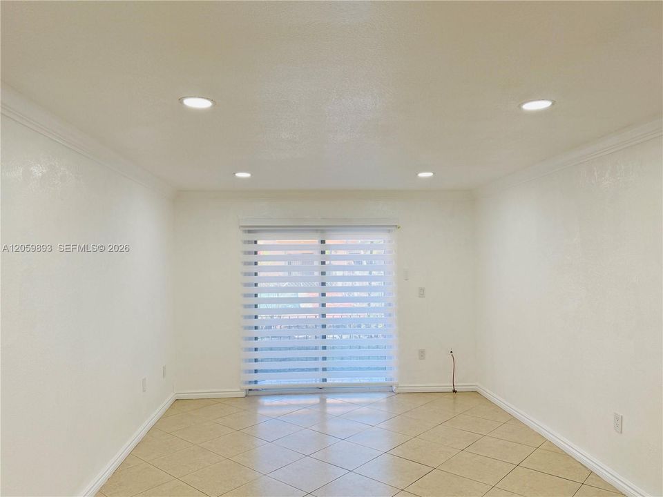 For Rent: $2,500 (2 beds, 2 baths, 977 Square Feet)