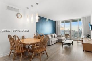En Venta: $449,000 (2 camas, 2 baños, 1030 Pies cuadrados)