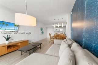En Venta: $449,000 (2 camas, 2 baños, 1030 Pies cuadrados)