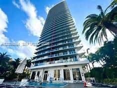 En Venta: $449,000 (2 camas, 2 baños, 1030 Pies cuadrados)
