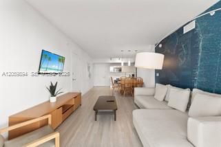 En Venta: $449,000 (2 camas, 2 baños, 1030 Pies cuadrados)