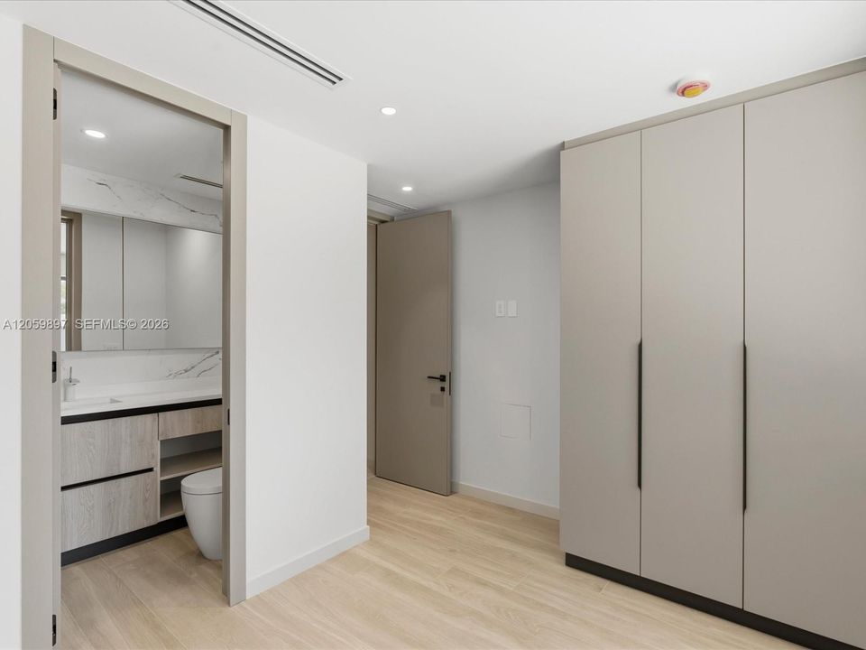 На продажу: $4,175,000 (5 спален, 6 ванн, 3760 Квадратных фут)