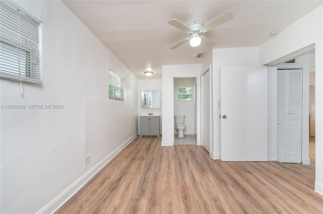 В аренду: $1,900 (1 спален, 2 ванн, 2414 Квадратных фут)