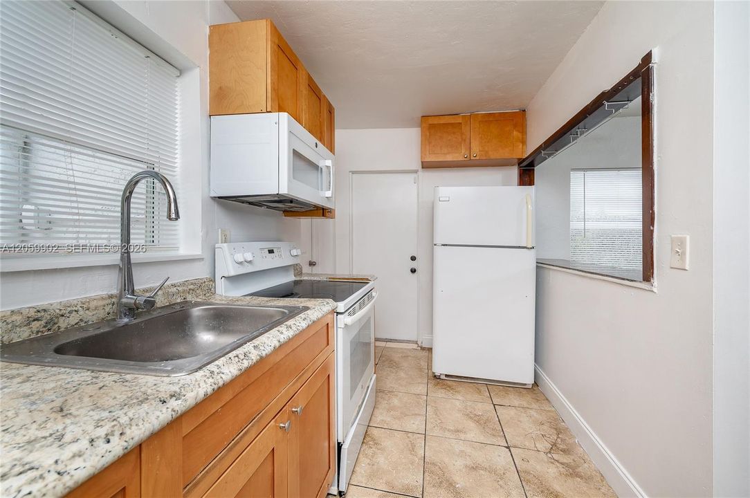 В аренду: $1,900 (1 спален, 2 ванн, 2414 Квадратных фут)