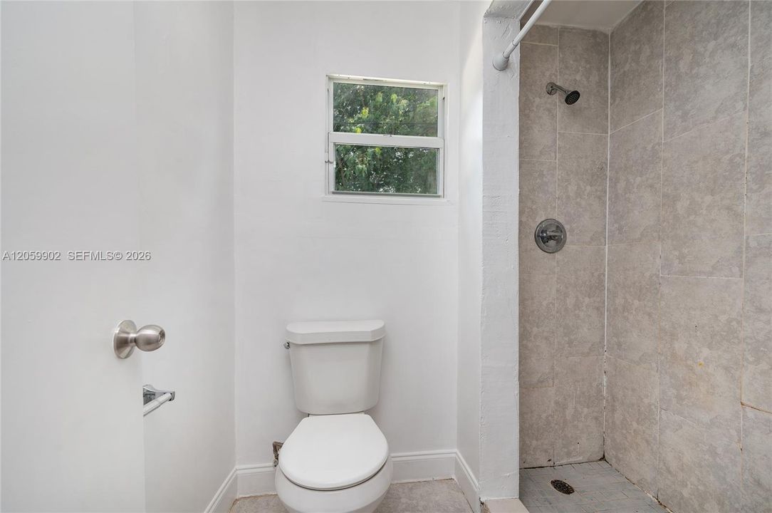 В аренду: $1,900 (1 спален, 2 ванн, 2414 Квадратных фут)