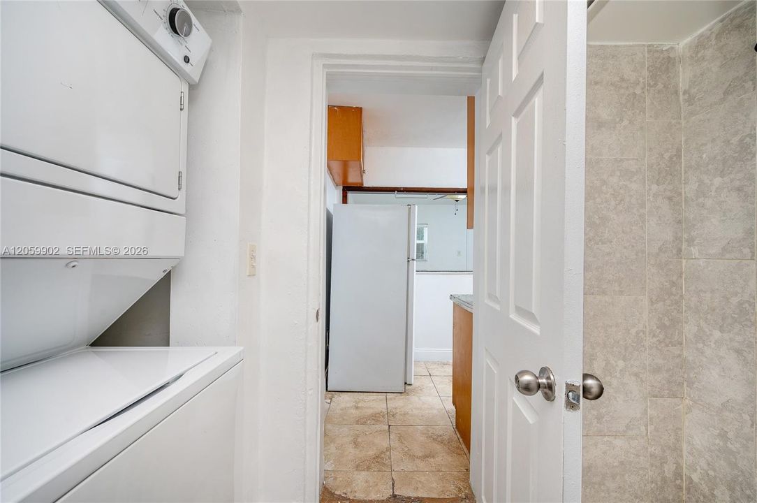В аренду: $1,900 (1 спален, 2 ванн, 2414 Квадратных фут)
