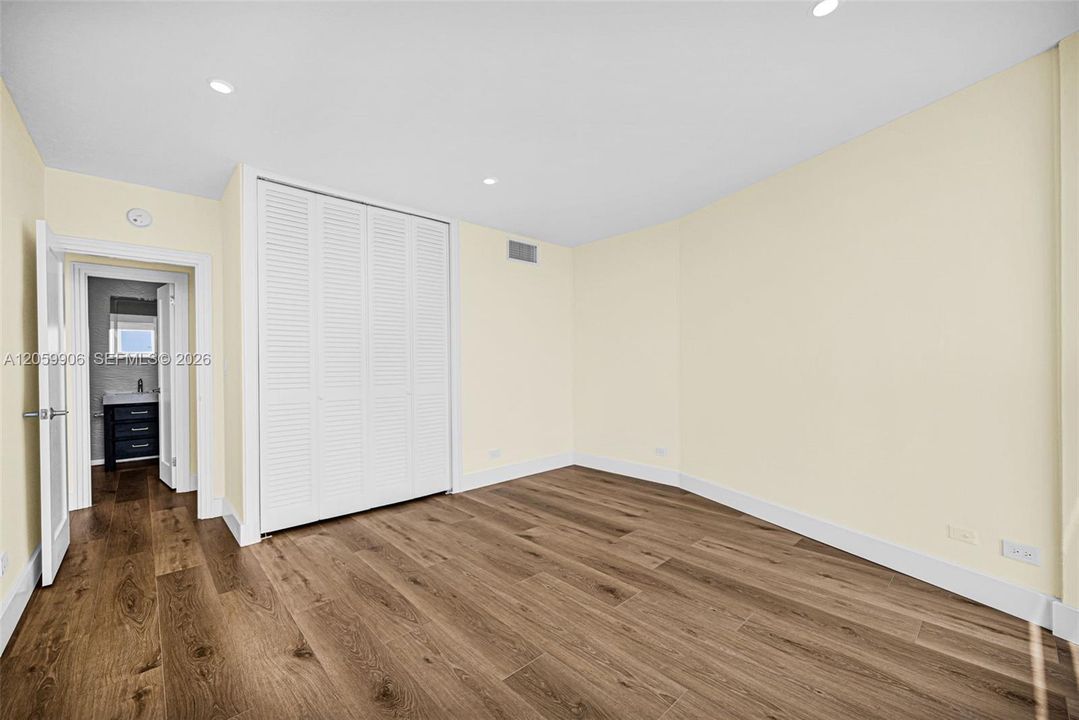 В аренду: $2,500 (2 спален, 2 ванн, 1357 Квадратных фут)
