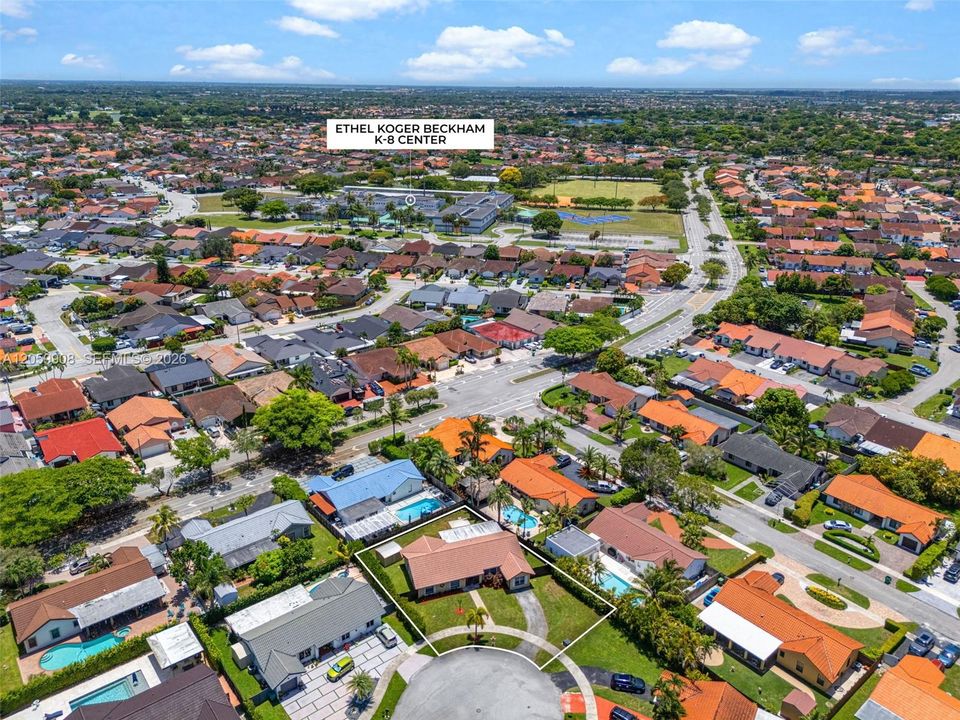 На продажу: $699,900 (3 спален, 2 ванн, 1705 Квадратных фут)