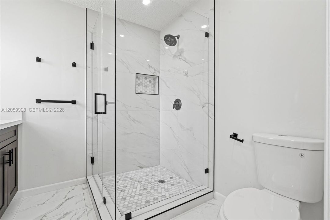На продажу: $699,900 (3 спален, 2 ванн, 1705 Квадратных фут)