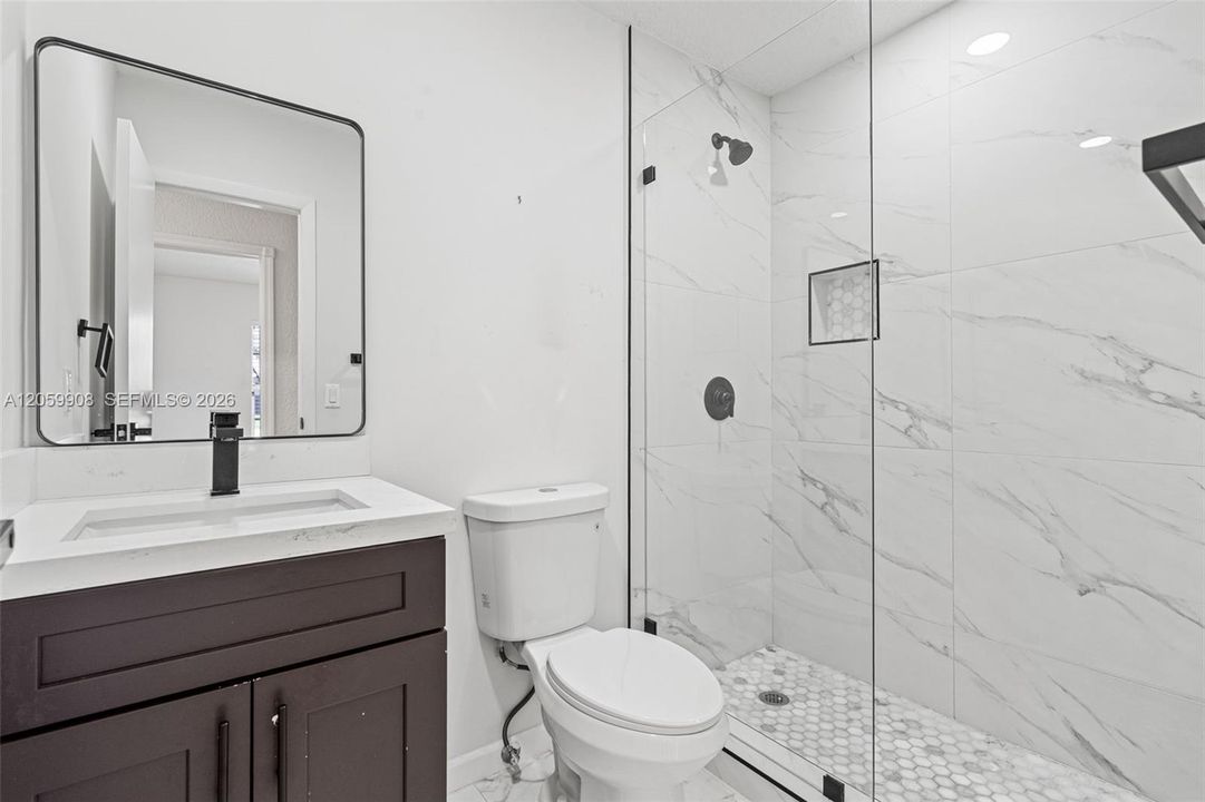 На продажу: $699,900 (3 спален, 2 ванн, 1705 Квадратных фут)