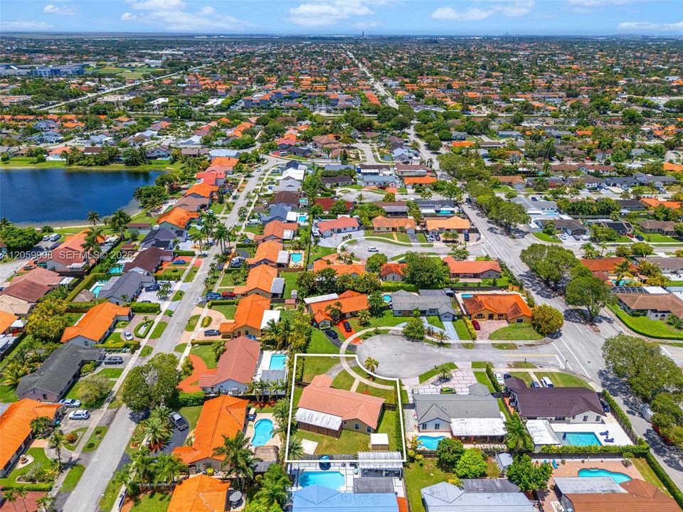 На продажу: $699,900 (3 спален, 2 ванн, 1705 Квадратных фут)