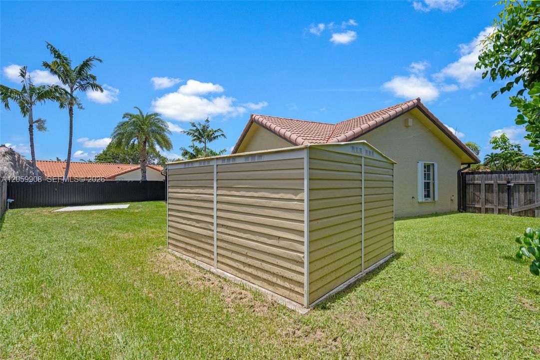 На продажу: $699,900 (3 спален, 2 ванн, 1705 Квадратных фут)
