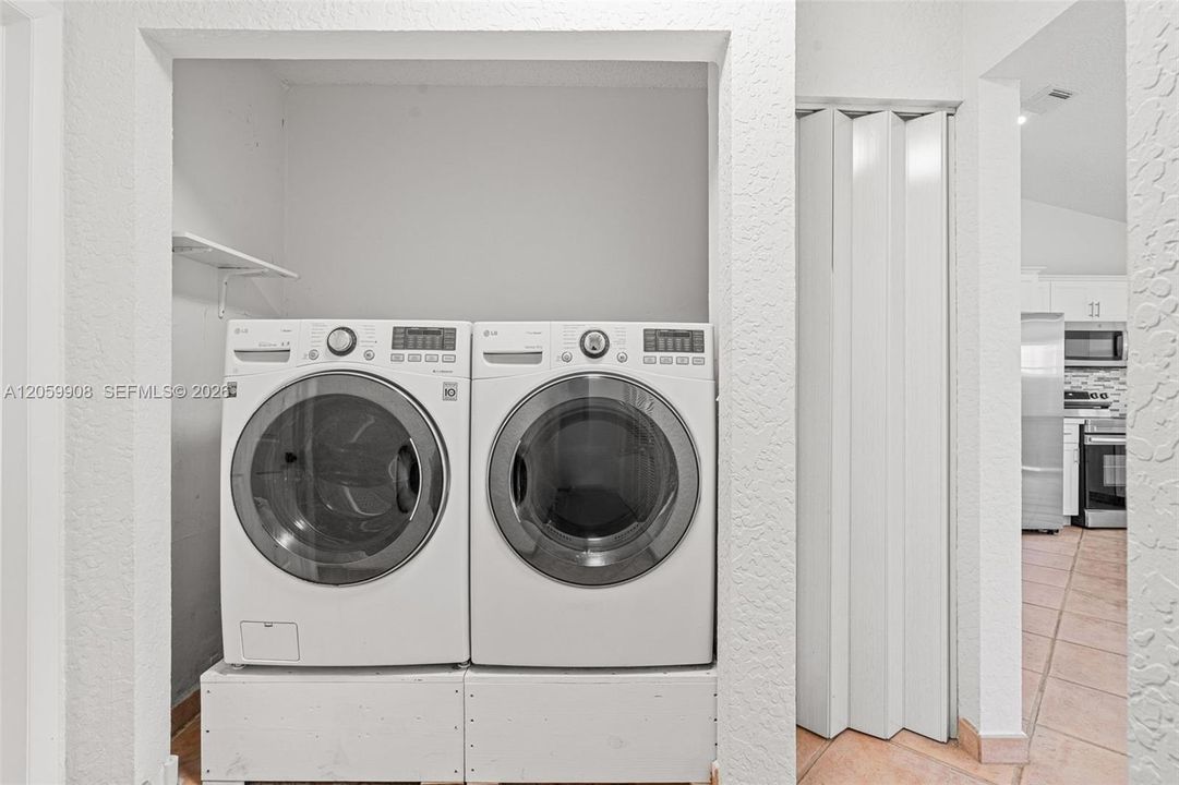 На продажу: $699,900 (3 спален, 2 ванн, 1705 Квадратных фут)