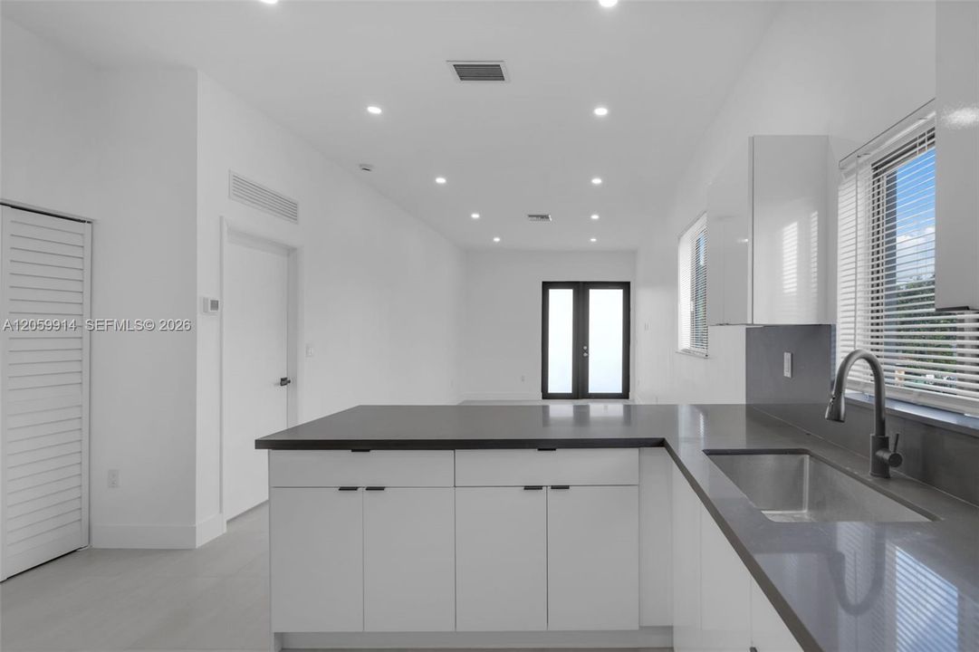 В аренду: $3,300 (3 спален, 2 ванн, 0 Квадратных фут)