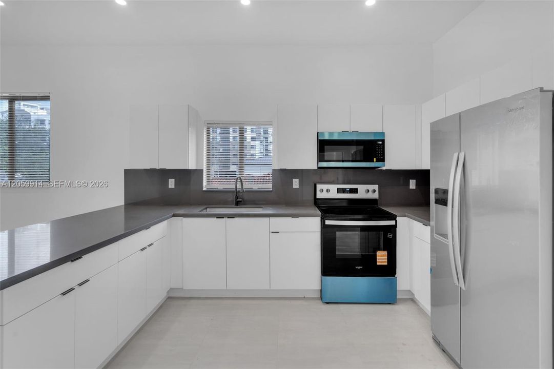 В аренду: $3,300 (3 спален, 2 ванн, 0 Квадратных фут)
