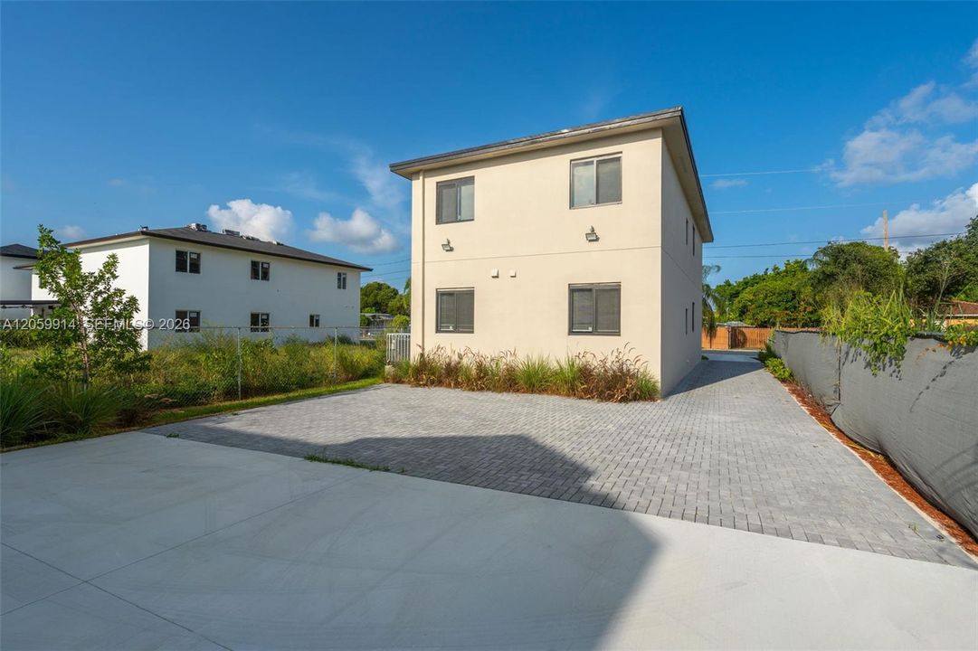 В аренду: $3,300 (3 спален, 2 ванн, 0 Квадратных фут)