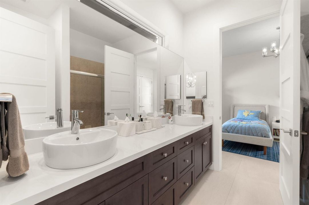 28-web-or-mls-2517 NE 13th St, Fort Laud
