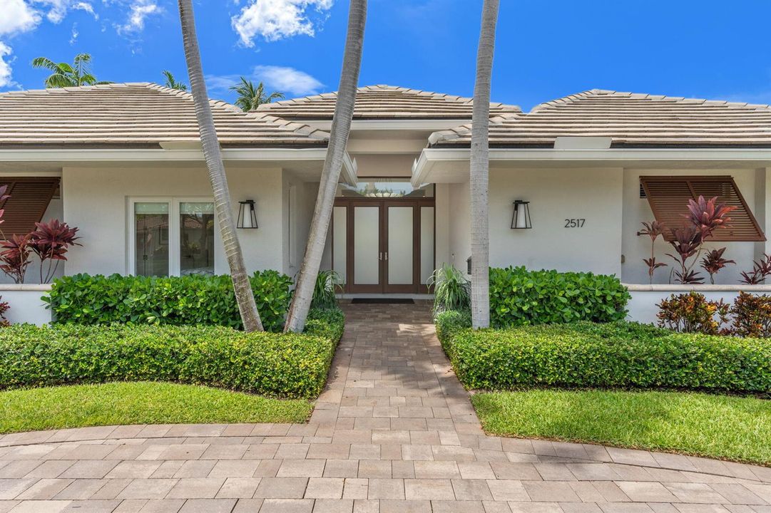 1-web-or-mls-2517 NE 13th St, Fort Laude