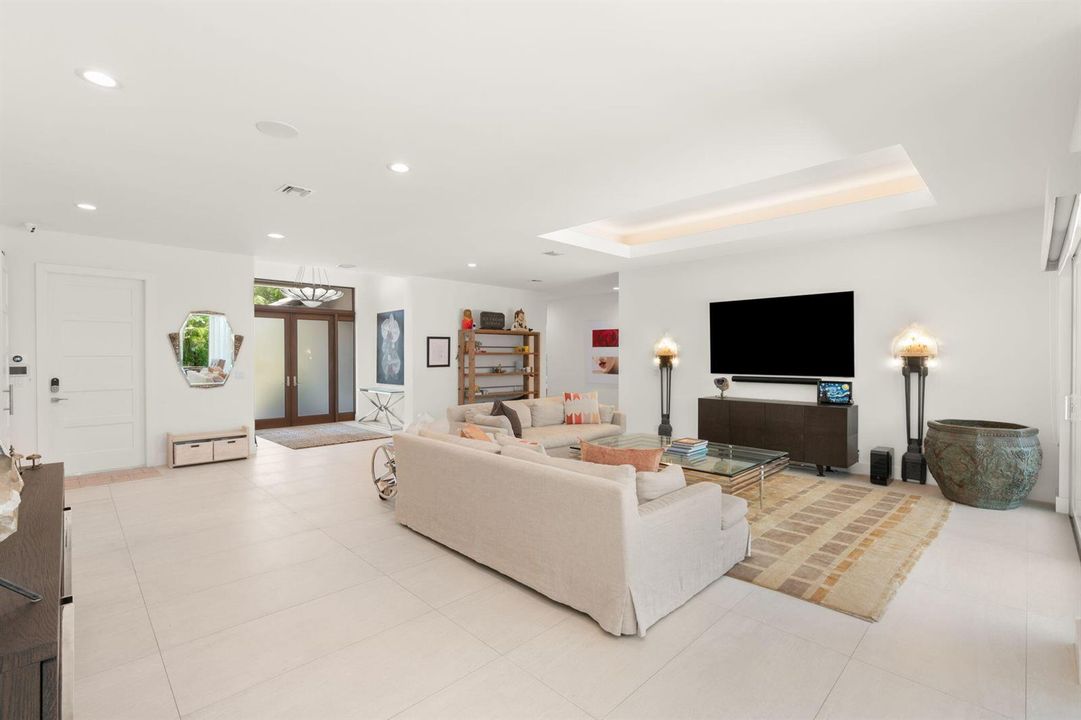 19-web-or-mls-2517 NE 13th St, Fort Laud