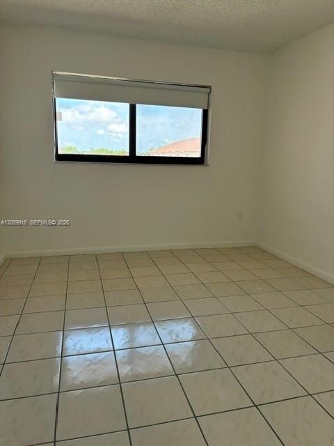 В аренду: $2,400 (2 спален, 2 ванн, 1045 Квадратных фут)