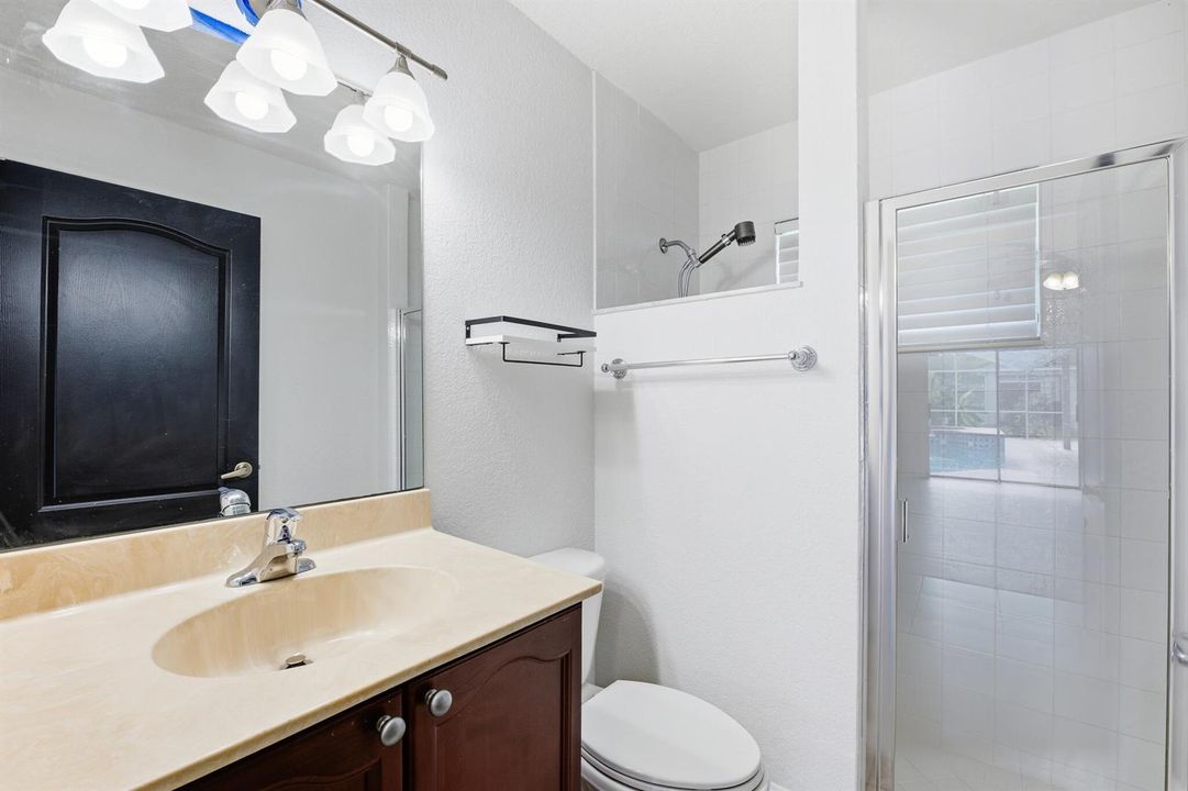 Guest bathroom 1