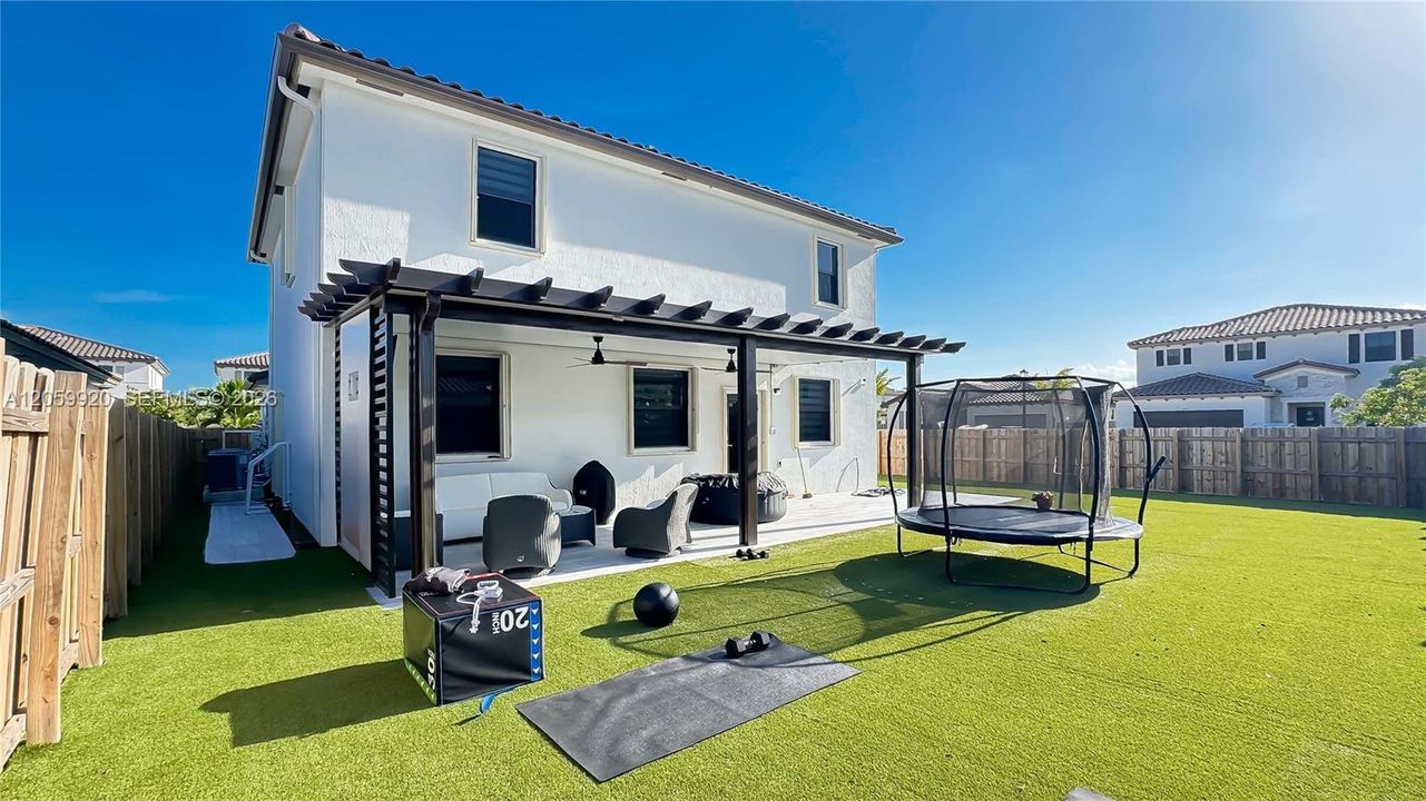 En Venta: $730,000 (5 camas, 3 baños, 2640 Pies cuadrados)