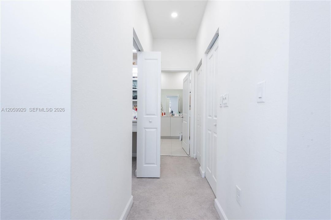 En Venta: $730,000 (5 camas, 3 baños, 2640 Pies cuadrados)