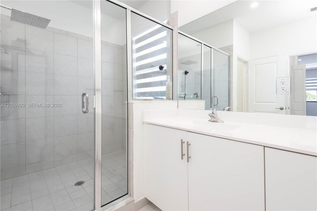 En Venta: $730,000 (5 camas, 3 baños, 2640 Pies cuadrados)
