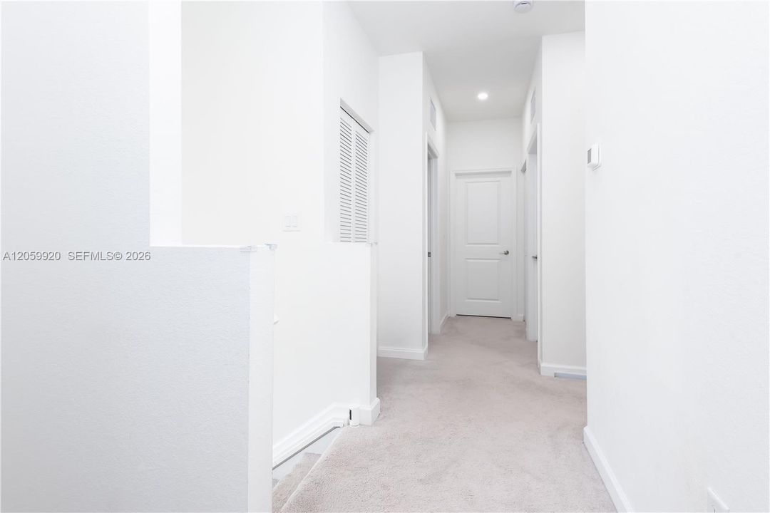 En Venta: $730,000 (5 camas, 3 baños, 2640 Pies cuadrados)