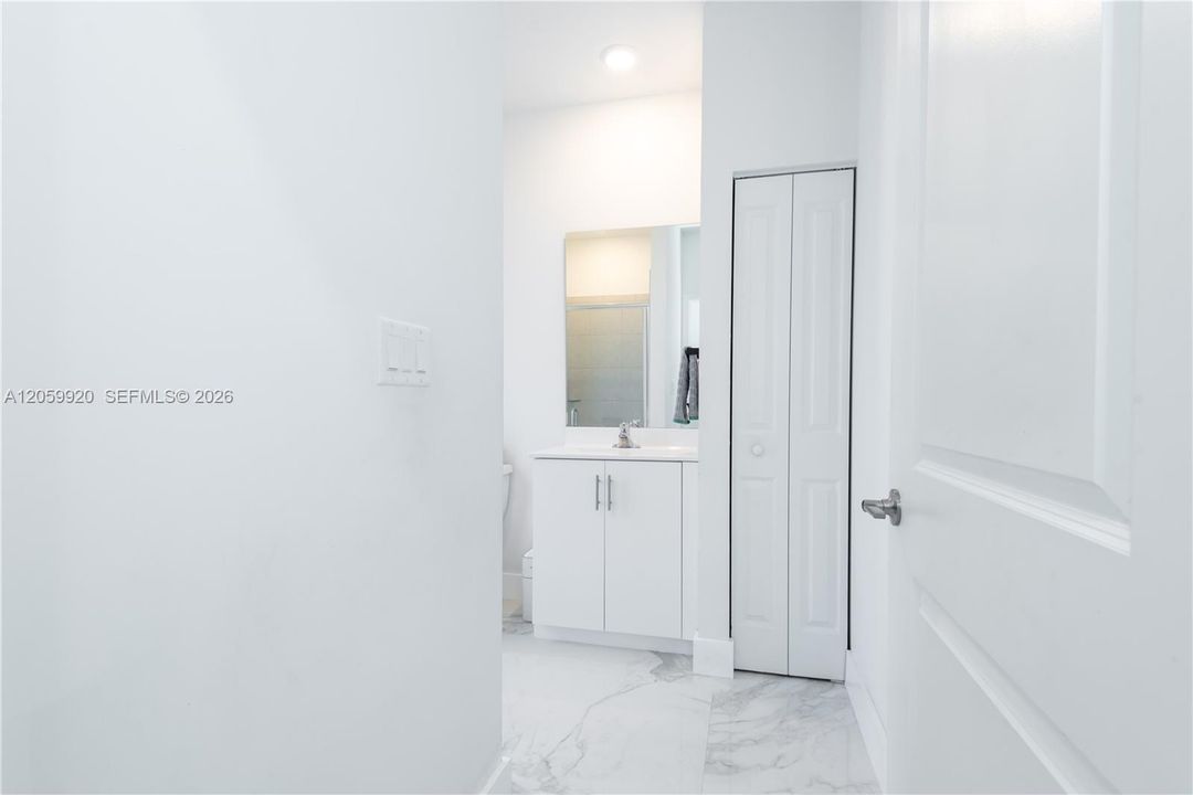 En Venta: $730,000 (5 camas, 3 baños, 2640 Pies cuadrados)