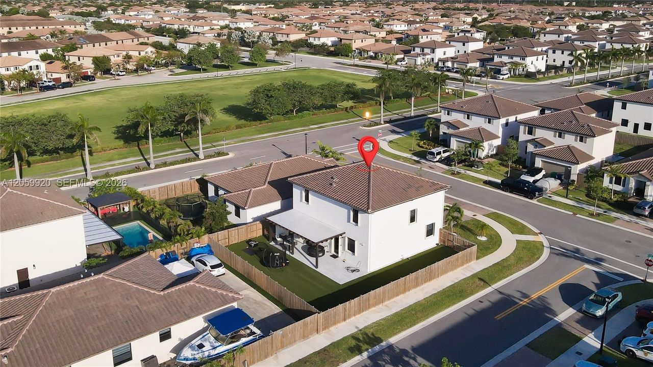 En Venta: $730,000 (5 camas, 3 baños, 2640 Pies cuadrados)