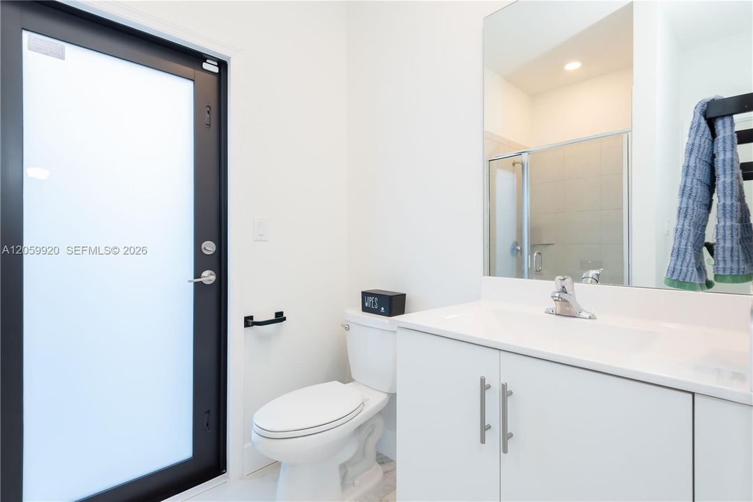En Venta: $730,000 (5 camas, 3 baños, 2640 Pies cuadrados)