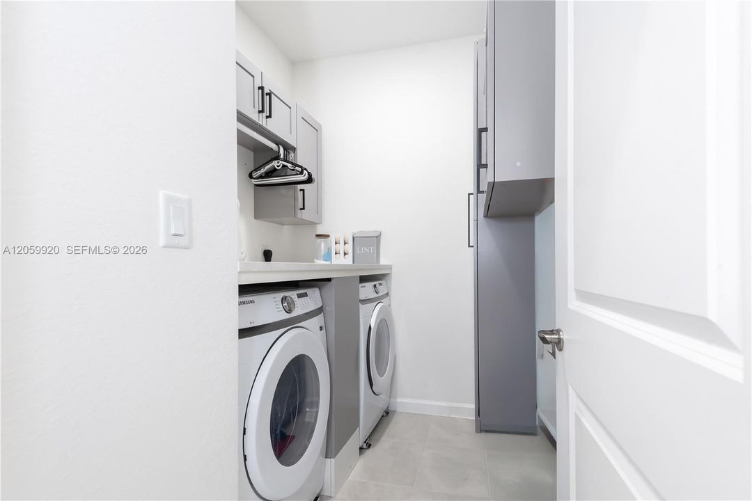 En Venta: $730,000 (5 camas, 3 baños, 2640 Pies cuadrados)