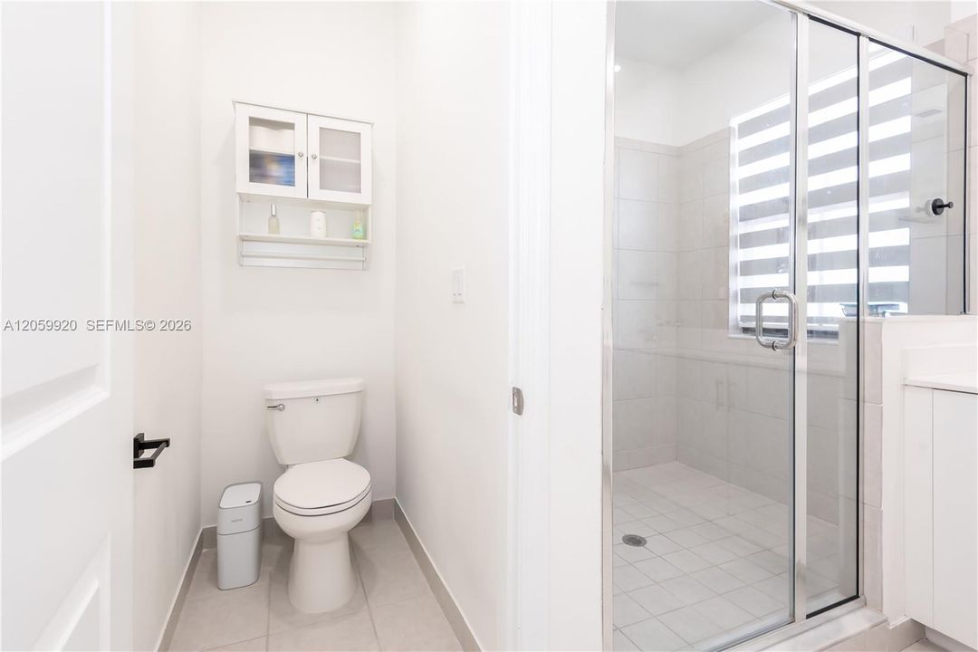 En Venta: $730,000 (5 camas, 3 baños, 2640 Pies cuadrados)