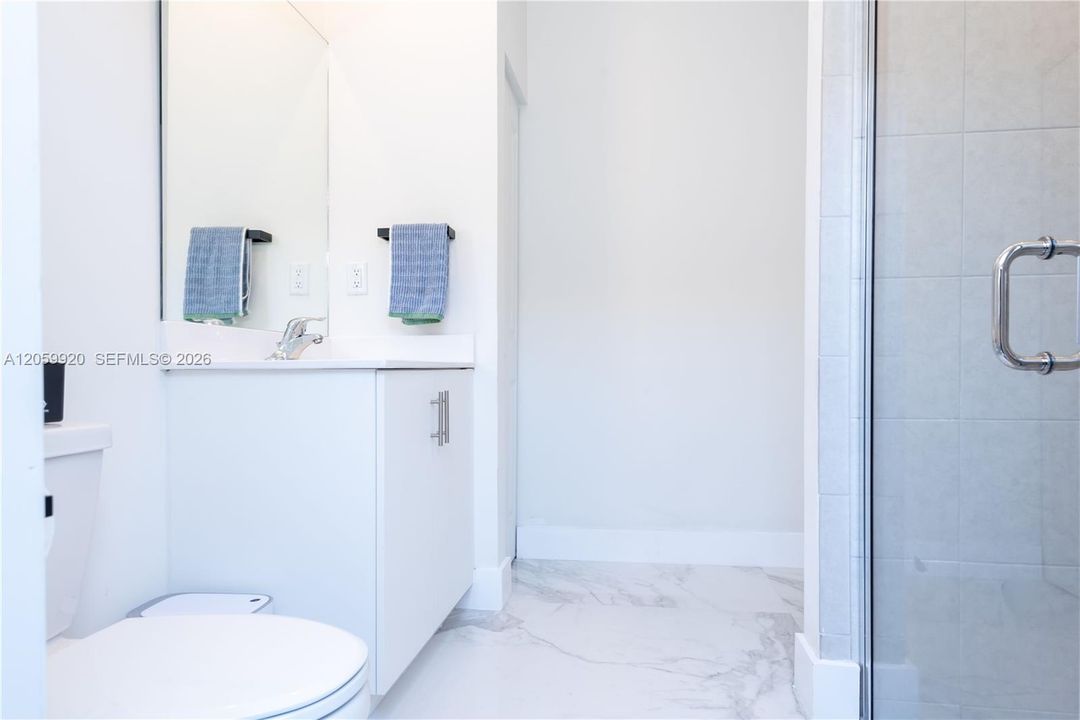En Venta: $730,000 (5 camas, 3 baños, 2640 Pies cuadrados)