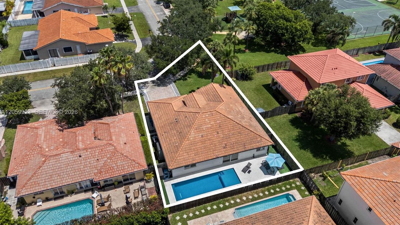 En Renta: $5,900 (4 camas, 2 baños, 1975 Pies cuadrados)
