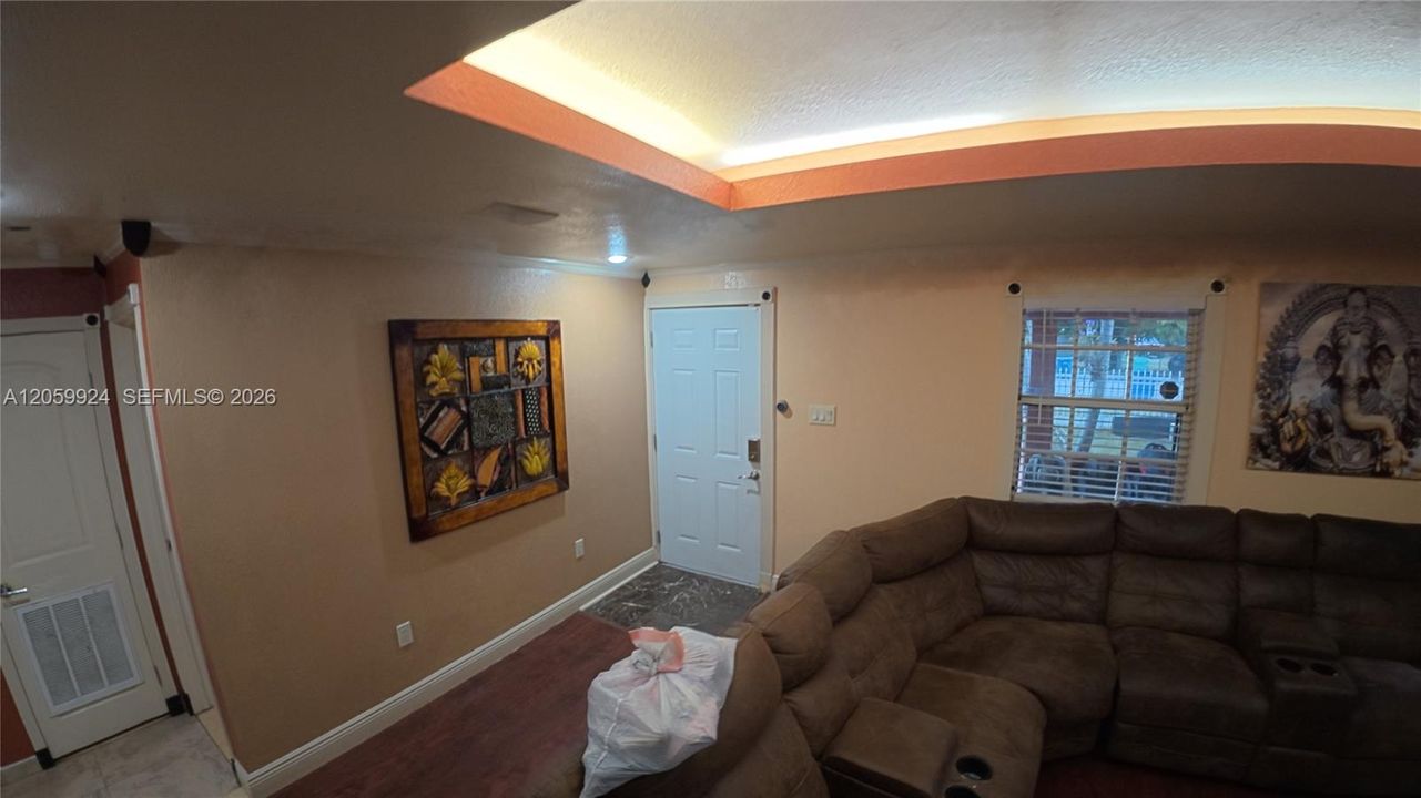 En Venta: $475,000 (4 camas, 3 baños, 1485 Pies cuadrados)