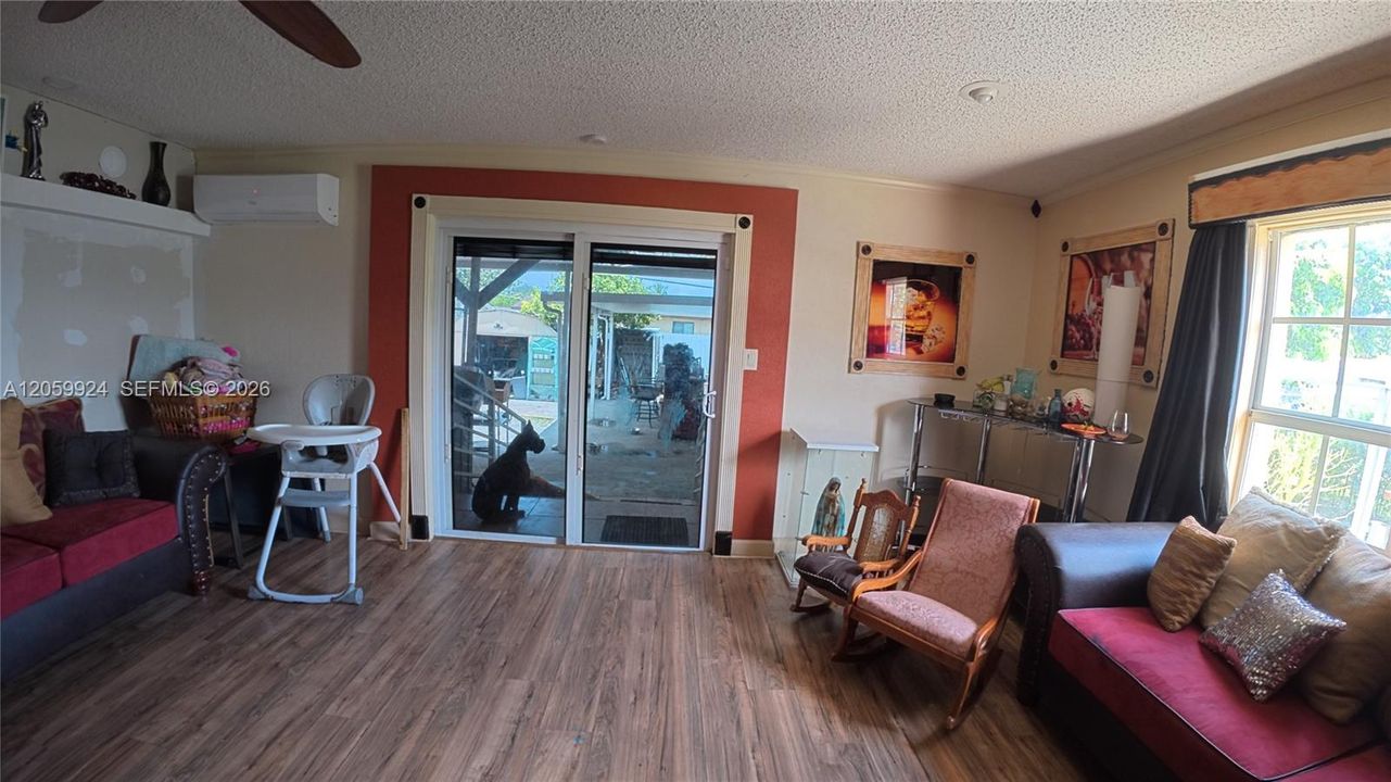 En Venta: $475,000 (4 camas, 3 baños, 1485 Pies cuadrados)