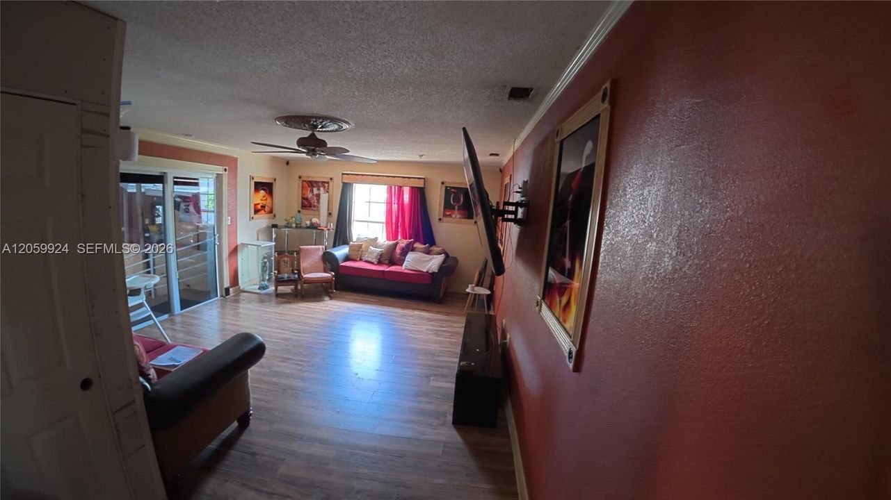 En Venta: $475,000 (4 camas, 3 baños, 1485 Pies cuadrados)