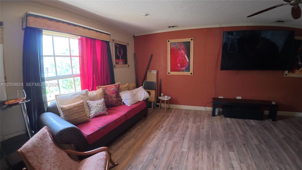 En Venta: $475,000 (4 camas, 3 baños, 1485 Pies cuadrados)