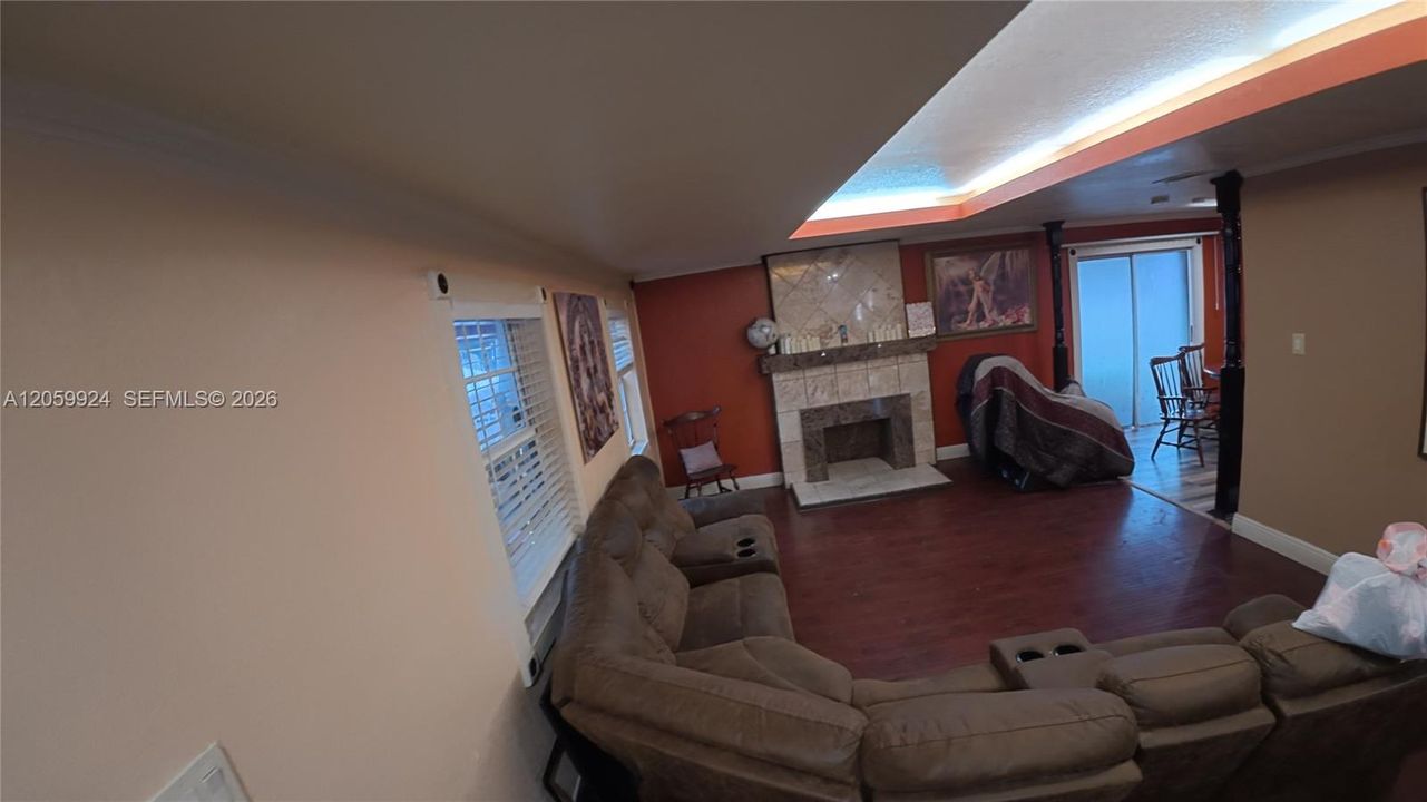 En Venta: $475,000 (4 camas, 3 baños, 1485 Pies cuadrados)