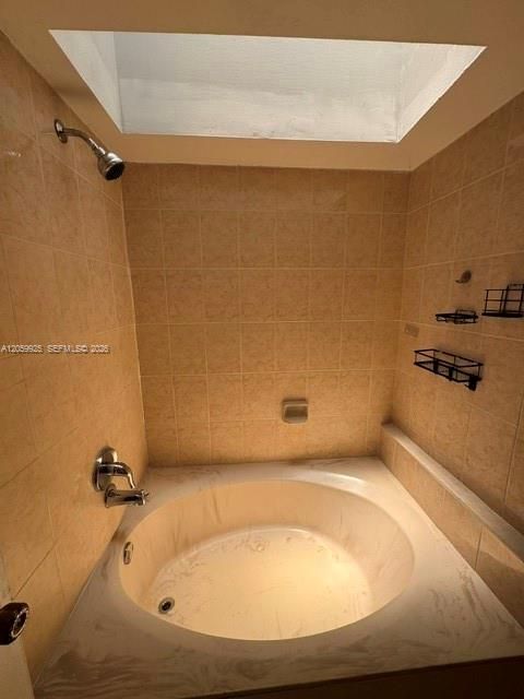 В аренду: $2,450 (2 спален, 2 ванн, 1214 Квадратных фут)
