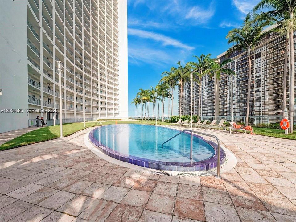 В аренду: $4,650 (2 спален, 2 ванн, 1158 Квадратных фут)